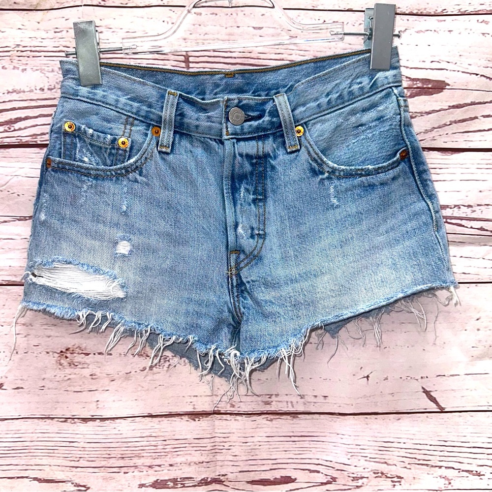 Levi's Women's Light Wash Distressed 501 Cutoff Shorts Size 24
